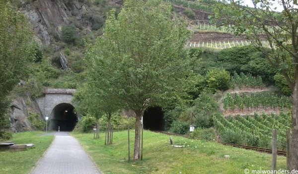 Radweg auf der alten Bahnstrecke bei Altenahr