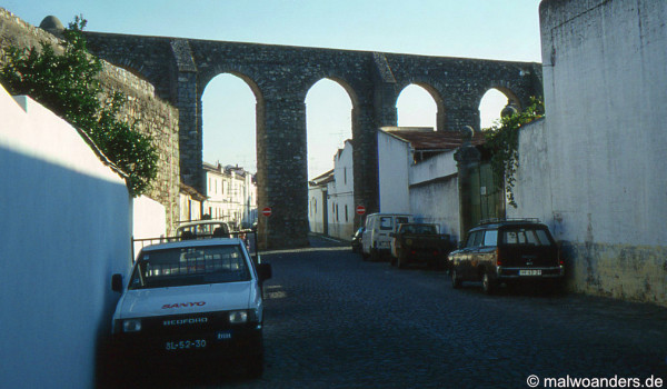 Römisches Aquädukt in Évora