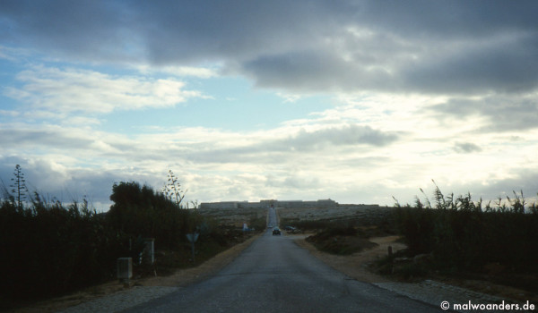 Straße zum Fortaleza de Sagres