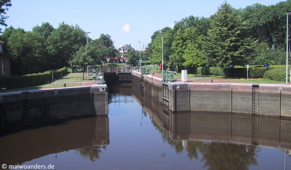 Kanalkreuzung in Emden